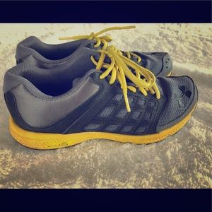 5 for $40 + FREE SHIPPING! 
UNDER ARMOUR SNEAKERS